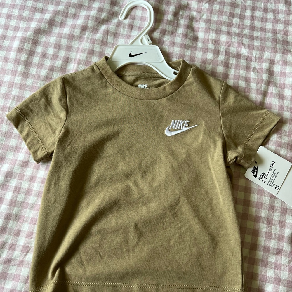 🔴SOLD VIA EBAY🔴 Nike Kids Brown T-Shirt and Shorts Set - Picture 2 of 4